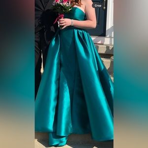 Green prom gown worn once